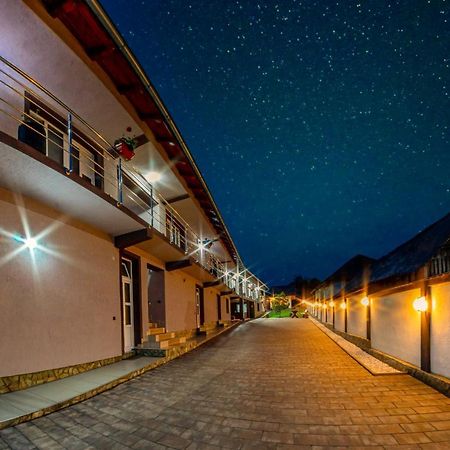 Hotel Casa Alex Novaci-Străini Exteriér fotografie