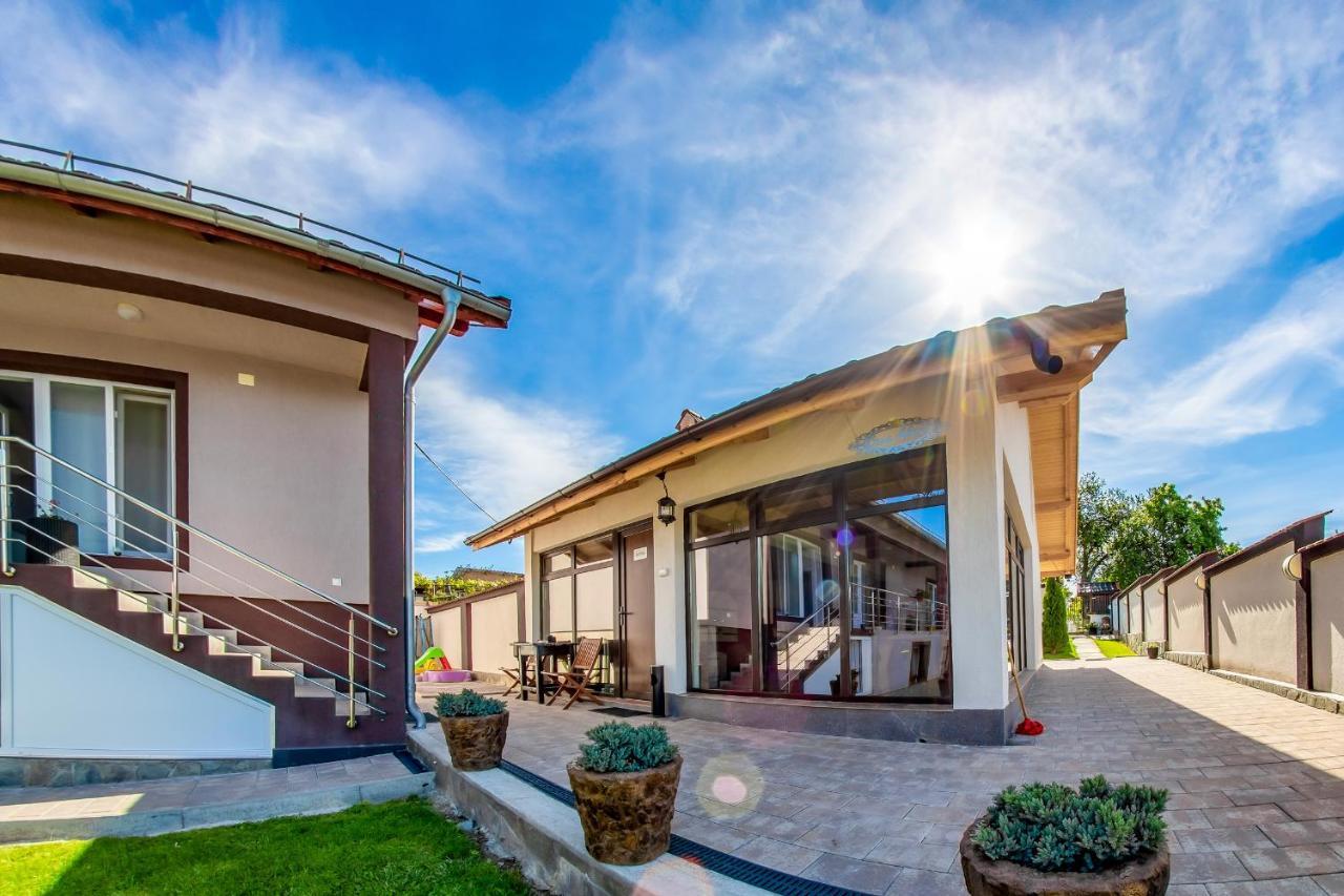 Hotel Casa Alex Novaci-Străini Exteriér fotografie