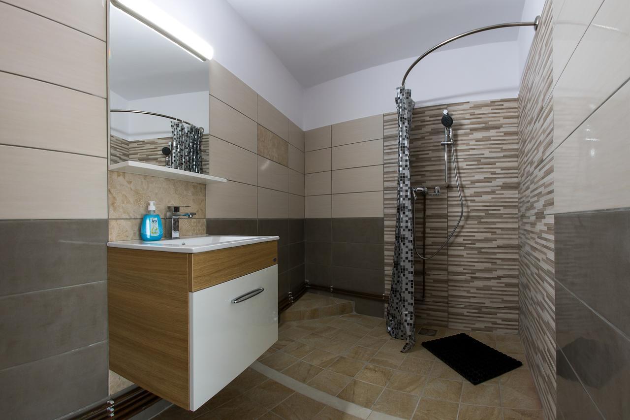 Hotel Casa Alex Novaci-Străini Exteriér fotografie