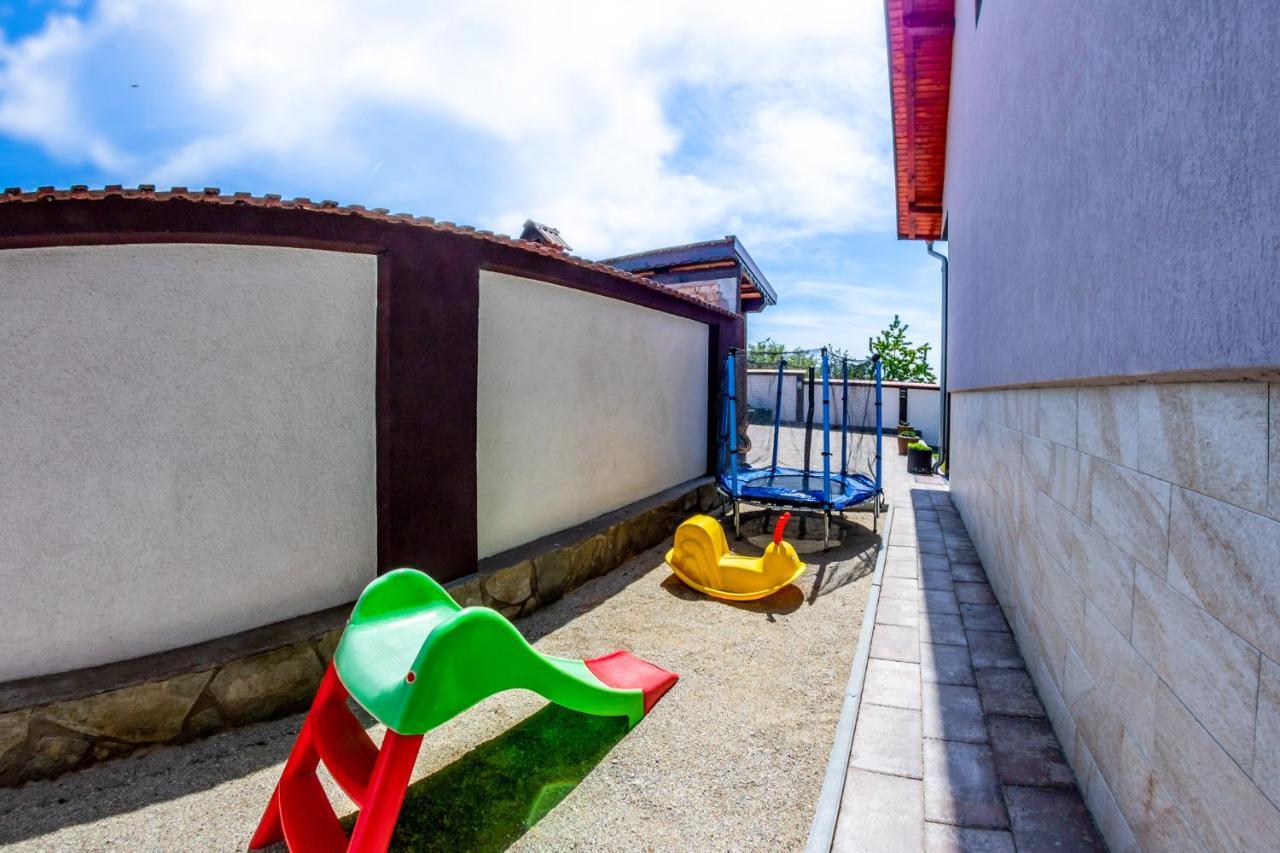 Hotel Casa Alex Novaci-Străini Exteriér fotografie