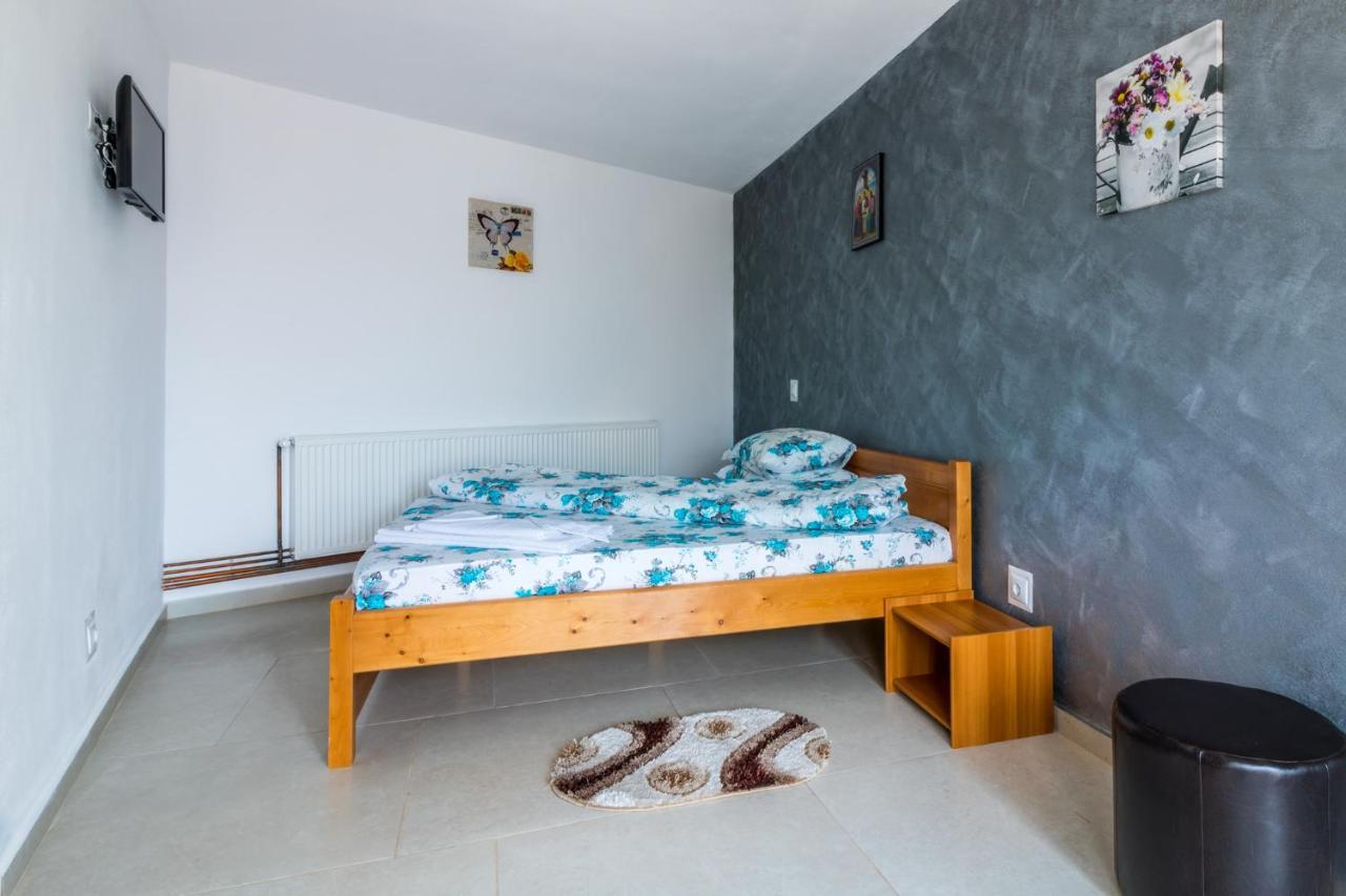 Hotel Casa Alex Novaci-Străini Exteriér fotografie