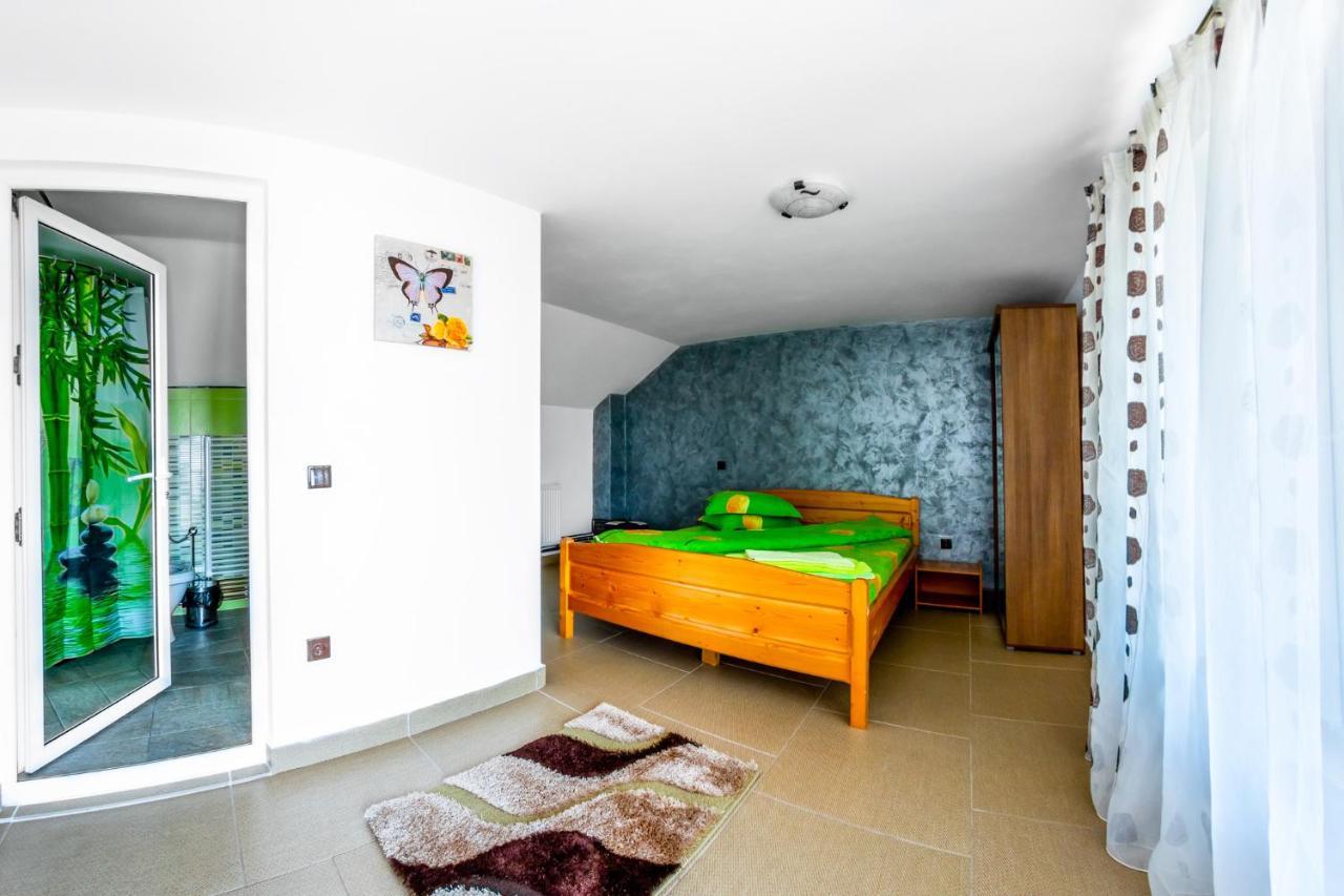 Hotel Casa Alex Novaci-Străini Exteriér fotografie